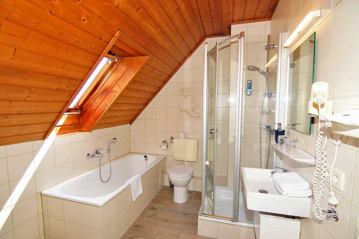 Landhotel Gasthaus Wiedmann - Eresing - Foto: Aussenansicht Vorn